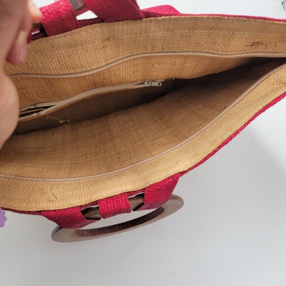 Natural Jute Tote Bag With Red Scallop Design & Wooden Ring Handles - Picture 8 of 16